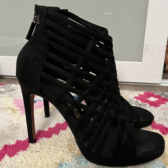 I’m selling these black stiletto heels. From a Brazilian brand named Santa Lolla - Picture 1 of 2
